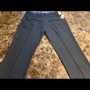 Haggar Classic Fit Mens Dress Pants 44x30 NEW Gray